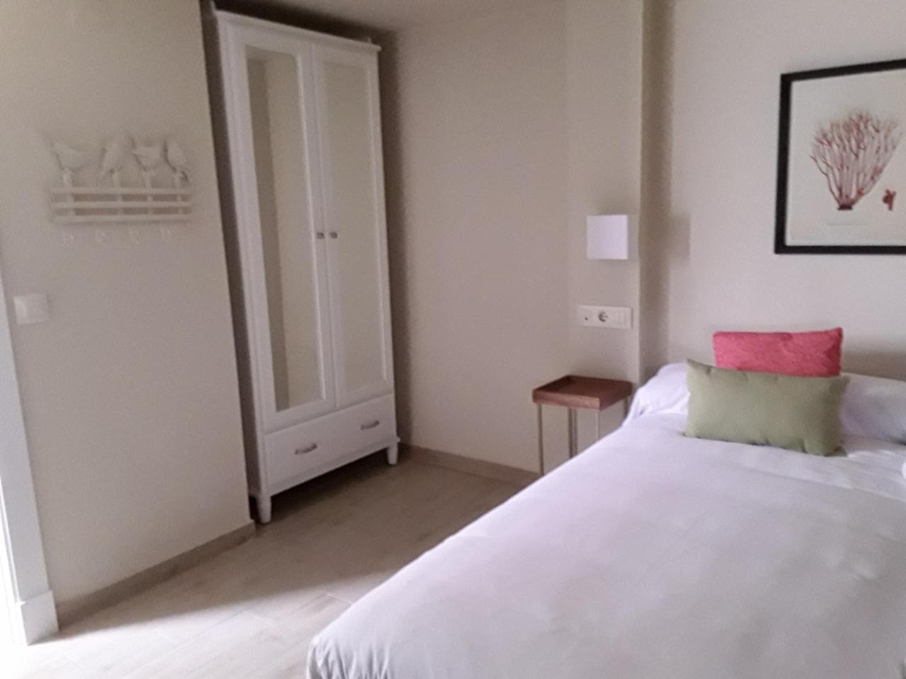 Punta Carnero Hostal อัลเฮซิราส ภายนอก รูปภาพ