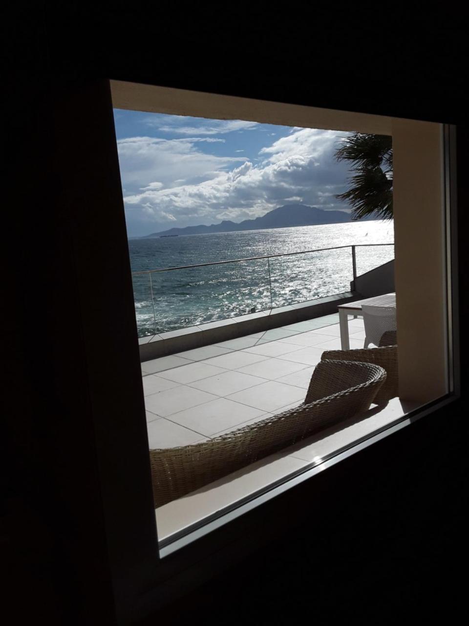 Punta Carnero Hostal อัลเฮซิราส ภายนอก รูปภาพ